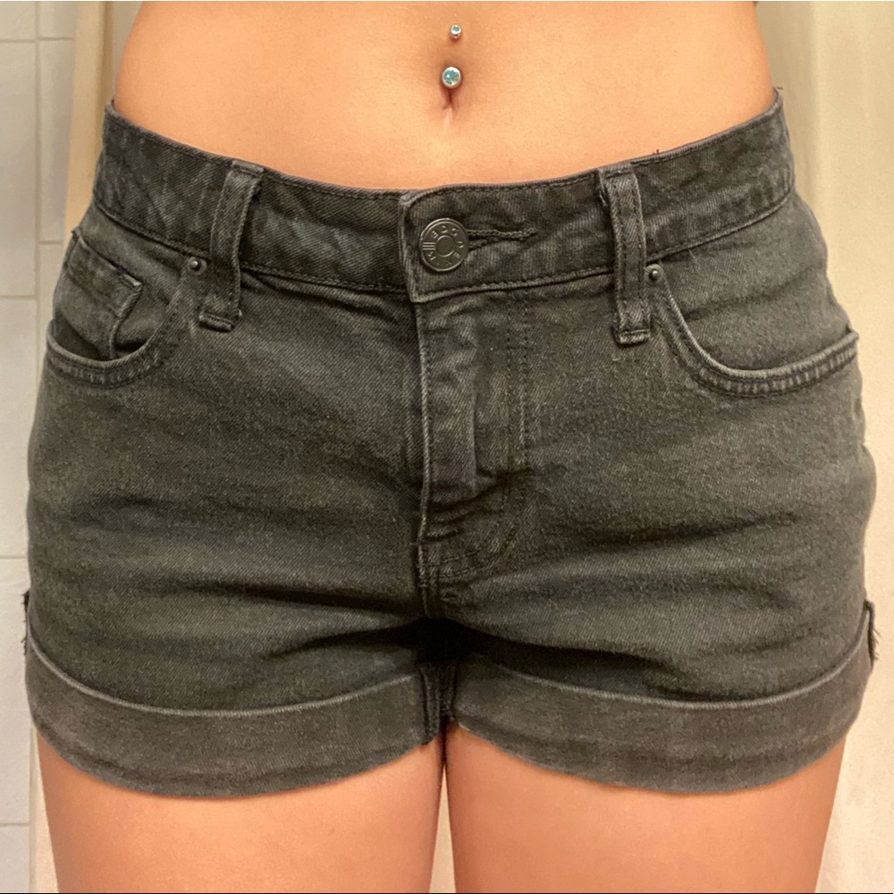 BDG mid rise shortie black shorts